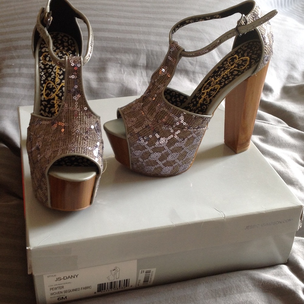 NWT platform heels